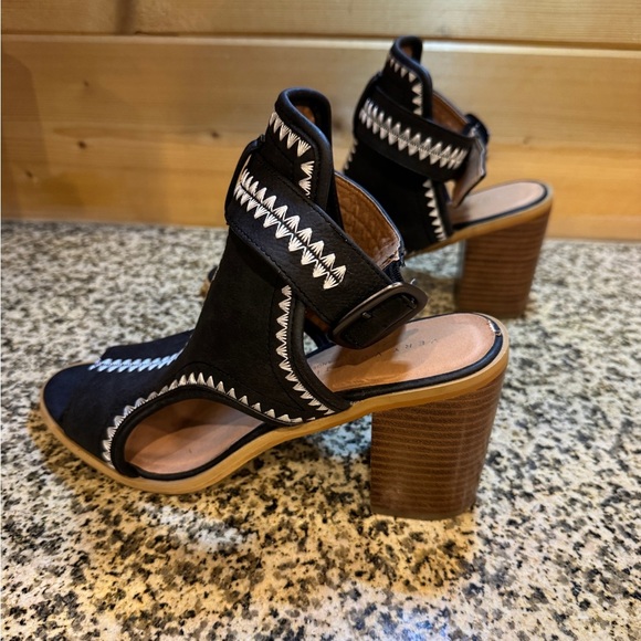 Very Volatile Black Size 9 Women's Heeled Sandals - Picture 4 of 10